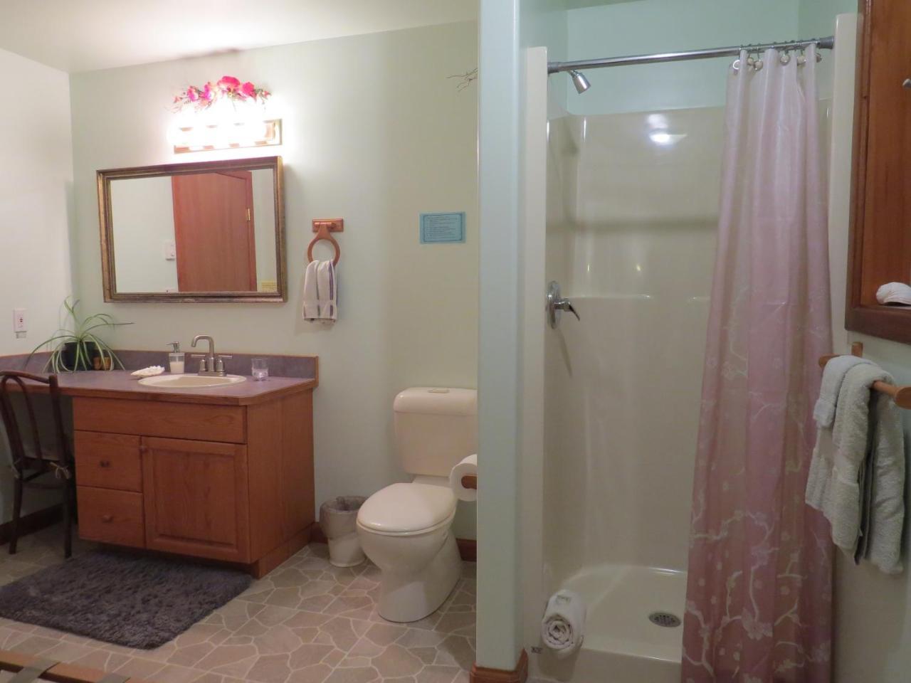 Summerhill Guest House Тофино Экстерьер фото